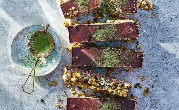 /Magazine/2019/chado/2019-05-02_Matcha-Granola-Bars-Recipe-for-a-Dose-of-Healthy-Sweetness.jpg