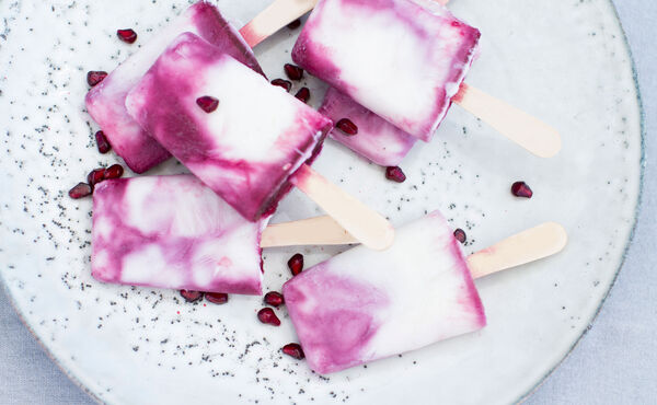 /Magazine/2019/slow-down-june/2019-07-31_Coconut-Yoghurt-Popsicles-with-Pomegranate.jpg