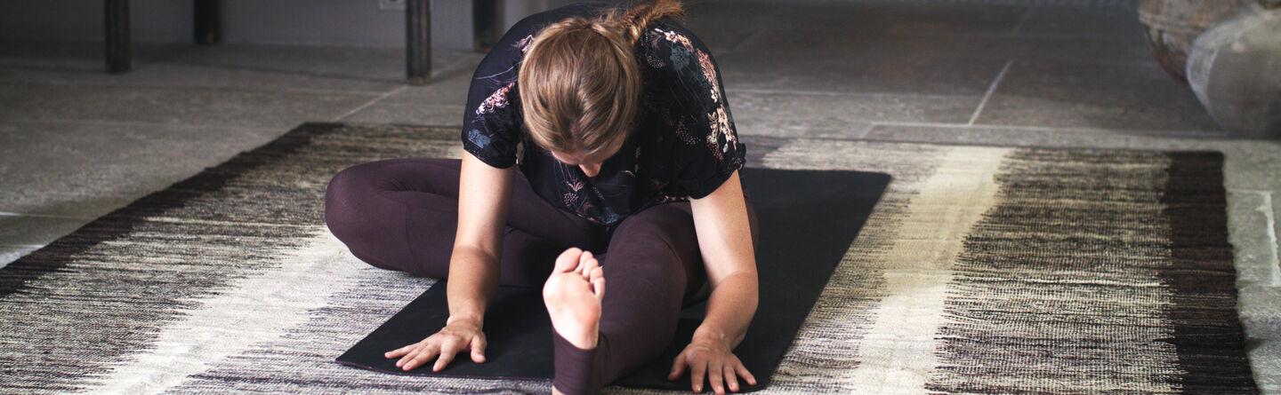 Yoga Rituals Transition from day to night and unwind with evening yoga | Rituals ...