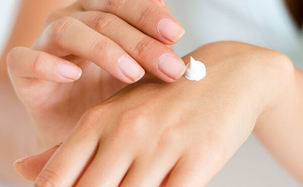/Magazine/Hands_1440x445_bew.jpg