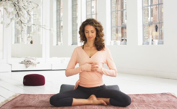 /Magazine/20171025-RitualsYogaErica_01.jpg