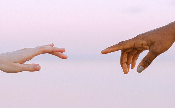 /Magazine/2022/December/header/Strengthen-relationships-make-deeper-connections-with-this-10-minute-gratitude-meditation.jpg